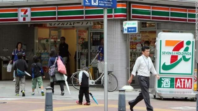 日本便利店停售成人杂志，下一步要“净化”秋叶原？