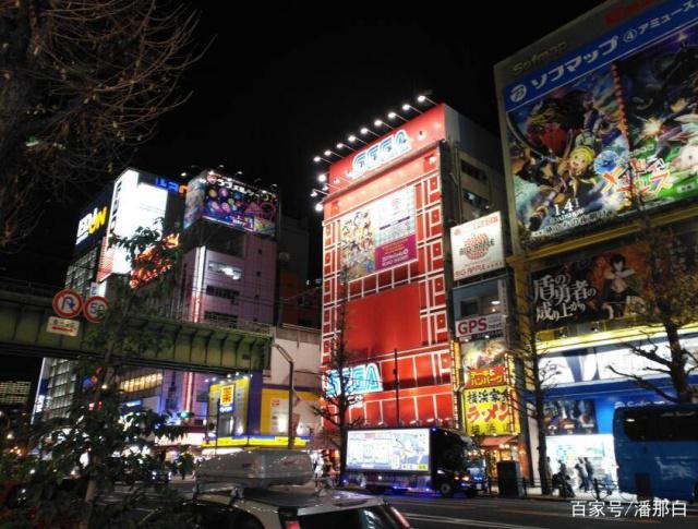 秋叶原旅行：中二与科技并存的奇幻世界，我的童年找回来了