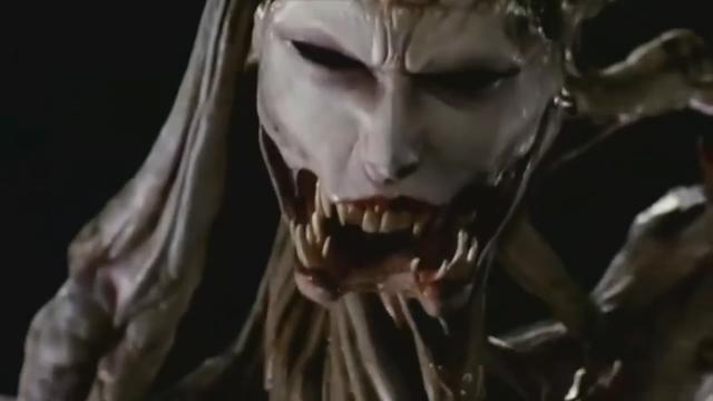 这特摄是漫友童年噩梦，魔法才能打败魔法，故他们用怪物对付怪物