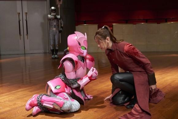 假面骑士圣刃特别篇追加：魔法努和玲花组成新cp，芽衣又被迫害了