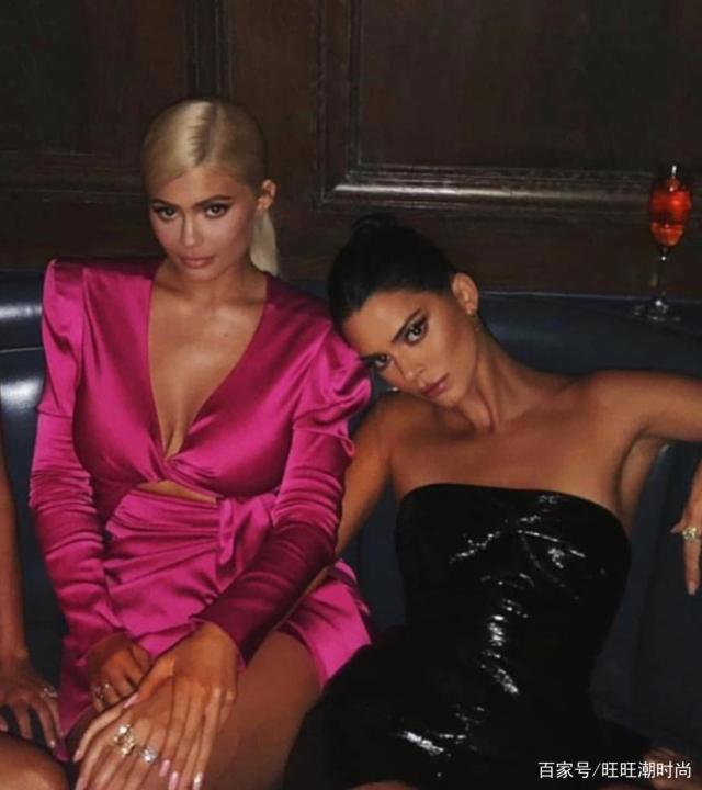 金小妹VS肯豆礼服造型谁更好看？凯莉·詹娜真人芭比，颜值满分！