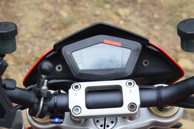 租车试骑扭力猛兽杜卡迪骇客1100S