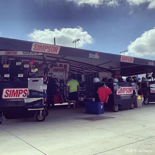 爆音少女助力辛普森走红，自带神秘感的高颜值头盔，你get了吗？