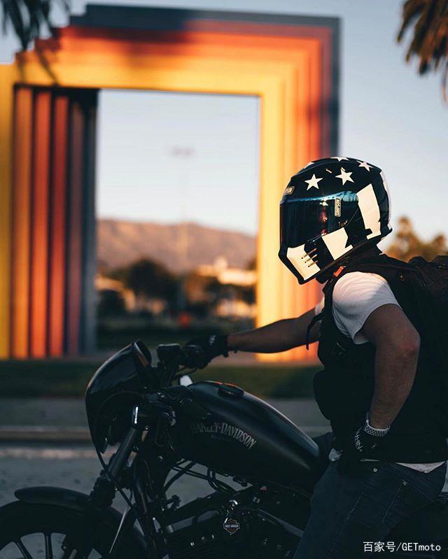 爆音少女助力辛普森走红，自带神秘感的高颜值头盔，你get了吗？