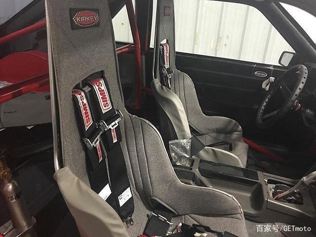 爆音少女助力辛普森走红，自带神秘感的高颜值头盔，你get了吗？