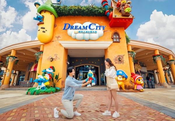 亚太区首座蓝精灵乐园盛大开园，蓝色风潮引爆申城