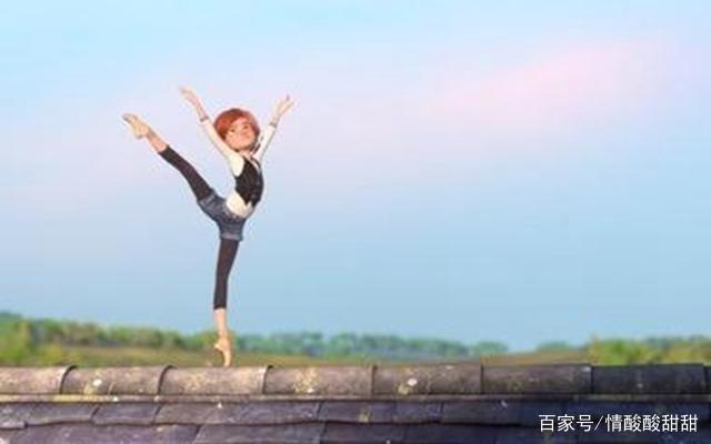 《了不起的菲丽西》：丑小鸭进入芭蕾舞学校，开启一场奇妙的冒险