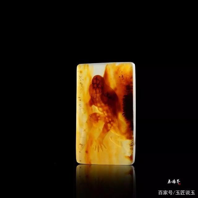 天才眼镜狗闯入玉雕界，嘴叼烟斗，够酷！