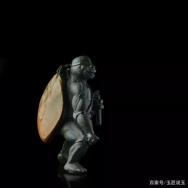 天才眼镜狗闯入玉雕界，嘴叼烟斗，够酷！