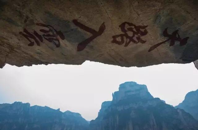 有山有水，还有宫崎骏动漫里的悬崖小屋，都在山西穽底村