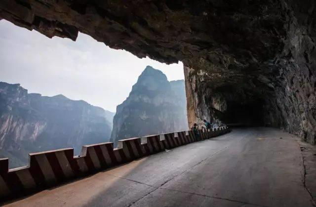 有山有水，还有宫崎骏动漫里的悬崖小屋，都在山西穽底村