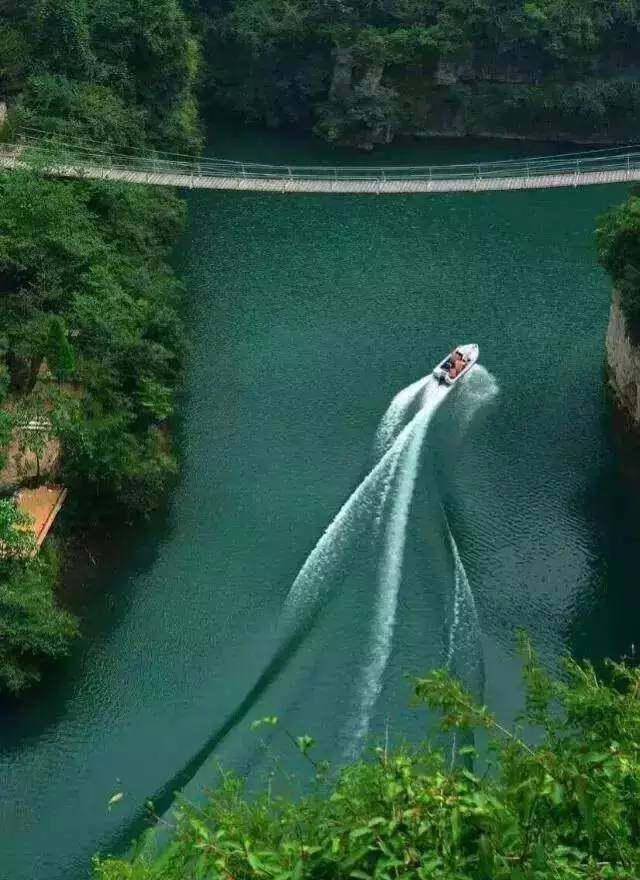 有山有水，还有宫崎骏动漫里的悬崖小屋，都在山西穽底村