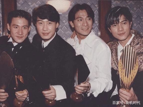 90年代兴盛一时的电视“互动点播”，总有土豪点播节目给我看