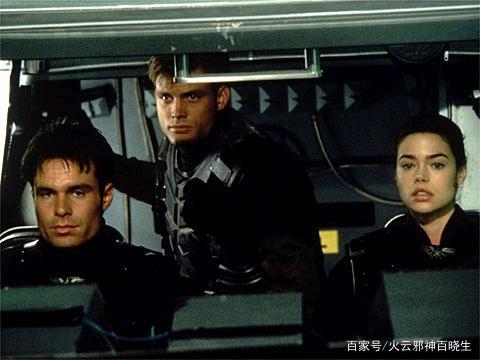 比暴雪公司《星际争霸》还早的科幻电影神作《星河战队》！