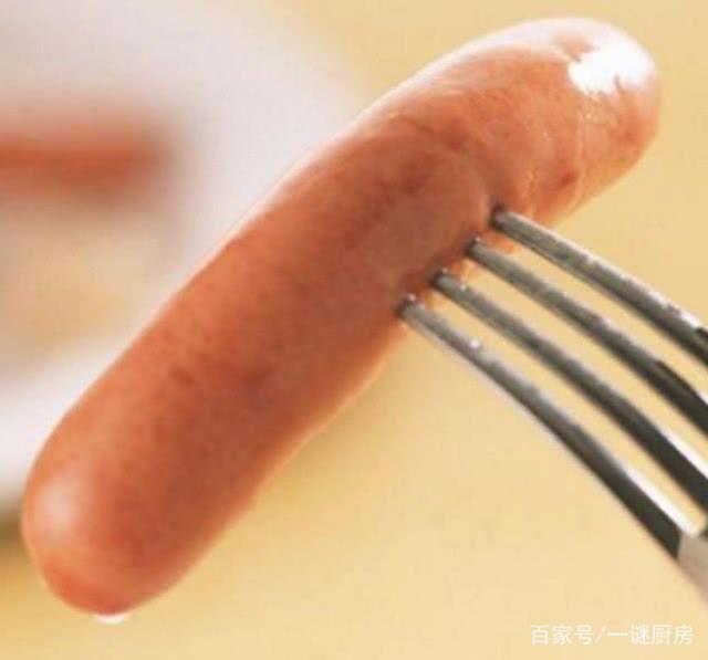 街边2元1根香肠到底是什么做的？知道真相后，我拿香肠的手颤抖了