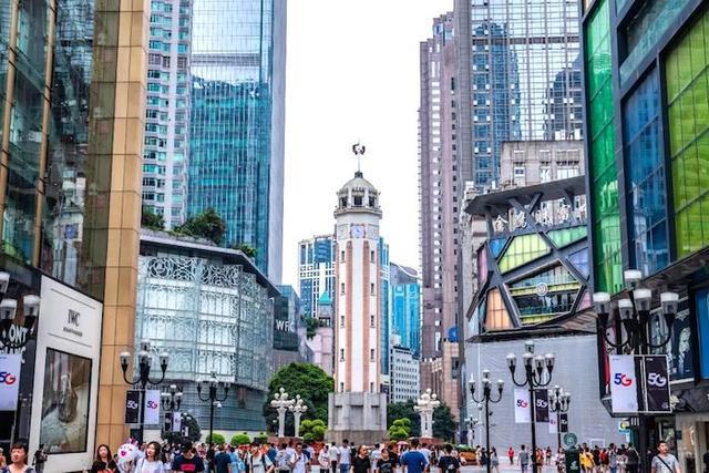 重庆48小时｜在这座火辣的城市里，体验它的5D魔幻感