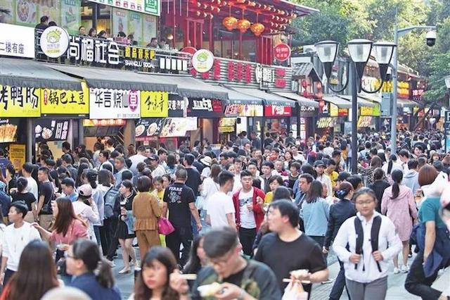 重庆48小时｜在这座火辣的城市里，体验它的5D魔幻感