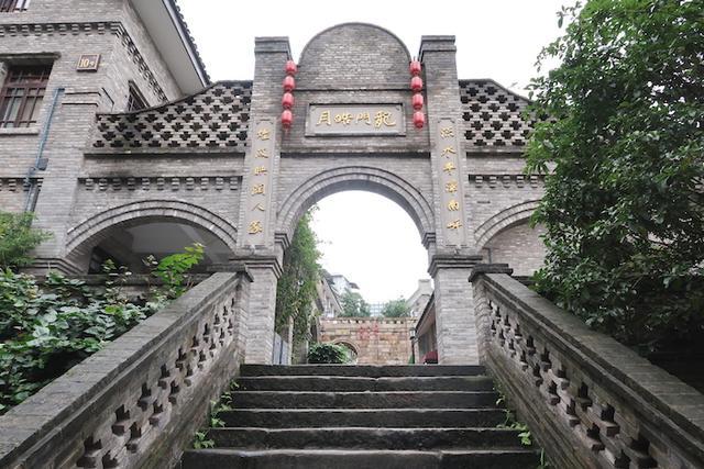 重庆48小时｜在这座火辣的城市里，体验它的5D魔幻感