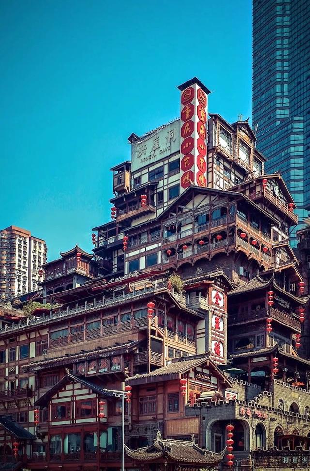 重庆48小时｜在这座火辣的城市里，体验它的5D魔幻感