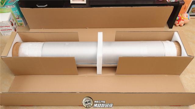 坚果S1Ultra菲涅尔屏增益幕布评测：磁吸安装 2.6倍亮度提升