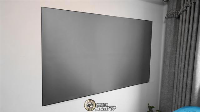 坚果S1Ultra菲涅尔屏增益幕布评测：磁吸安装 2.6倍亮度提升