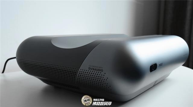 坚果S1Ultra菲涅尔屏增益幕布评测：磁吸安装 2.6倍亮度提升