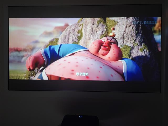 坚果S1Ultra菲涅尔屏增益幕布评测：磁吸安装 2.6倍亮度提升