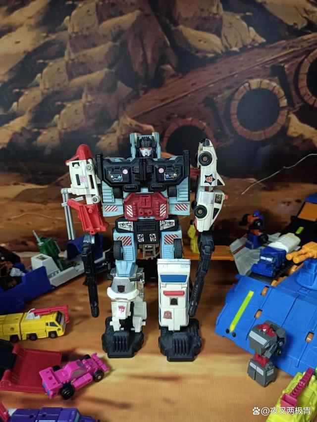 细数变形金刚G1动画历史上的那些组合金刚们