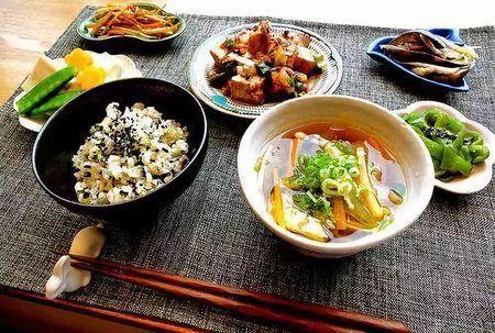 为什么有很多人嘴上说讨厌日本，却经常去吃日本料理？