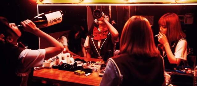 黑道变美少女动漫《后街女孩》真人化，三黑道流氓的真人版太帅了