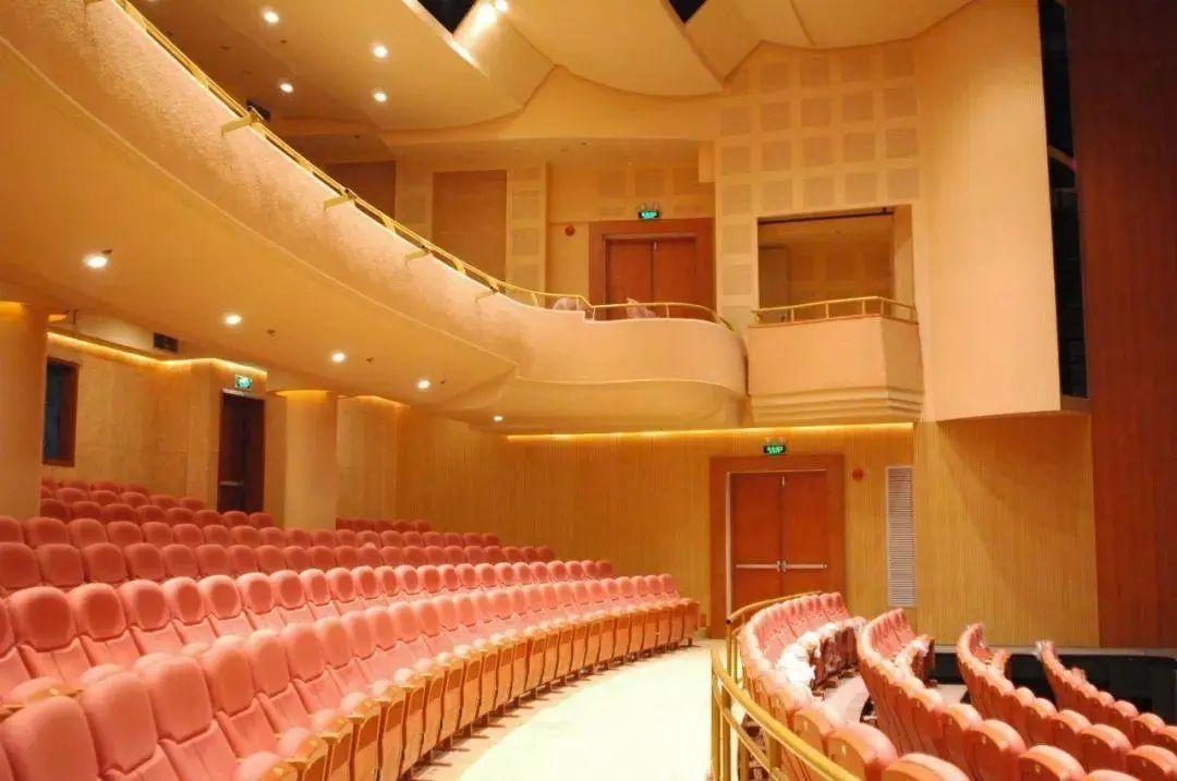 四月观演指南来啦！戏很多，到时候一起来看吧！