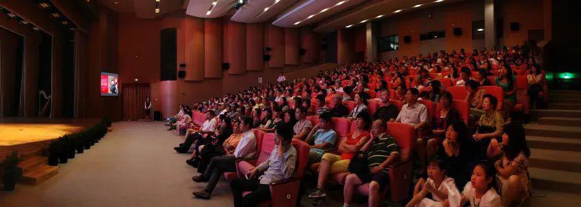 【中华艺术宫|夜场】“壮丽诗篇赞歌飞扬——庆祝建党百年歌咏晚会”唱响中华艺术宫之夜