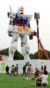 日本74岁理发师打造高达乐园家中成热门景点