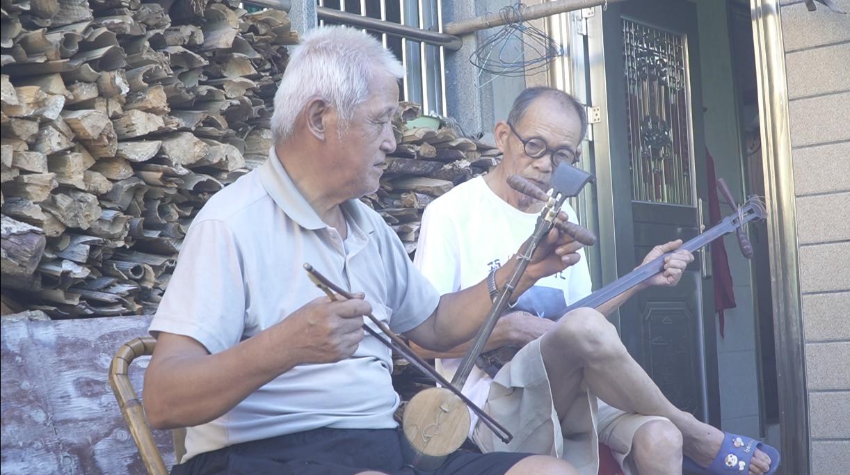 72岁的木雕手艺人卢正义，在B站活成27岁“老二次元”