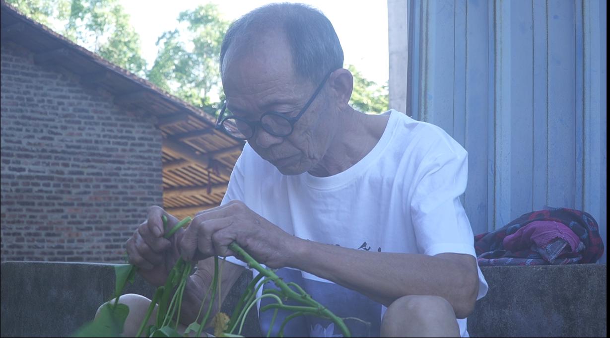 72岁的木雕手艺人卢正义，在B站活成27岁“老二次元”