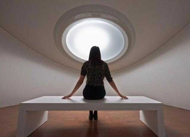 她可能是史上最酷的coser，星辰、宇宙和外星人，比科幻还要科幻