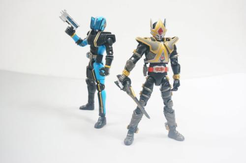 假面骑士里的兄弟骑士：地狱兄贵令人惋惜，e总和k总塑料兄弟情