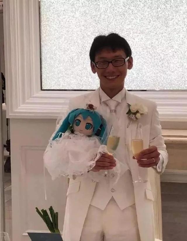 凭什么你可以跟初音结婚？我还想嫁巴卫银桑利威尔呢！