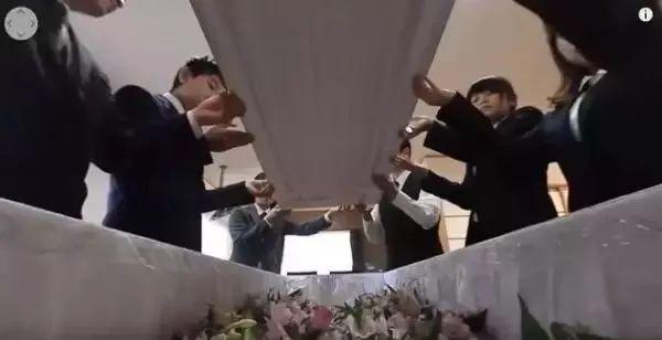 凭什么你可以跟初音结婚？我还想嫁巴卫银桑利威尔呢！