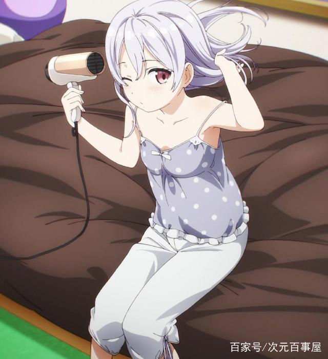 嘴上说不要，身体却很诚实，这个不坦率的姑娘收下了！