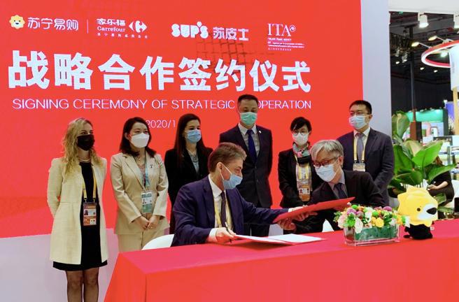 苏宁亮相进博：乐购仕展示五百种动漫手办，家乐福购2亿商品