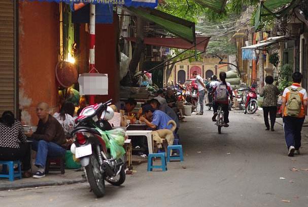 街头的“人气”早餐，人均10元随便吃，老板娘：不卖给小学生！