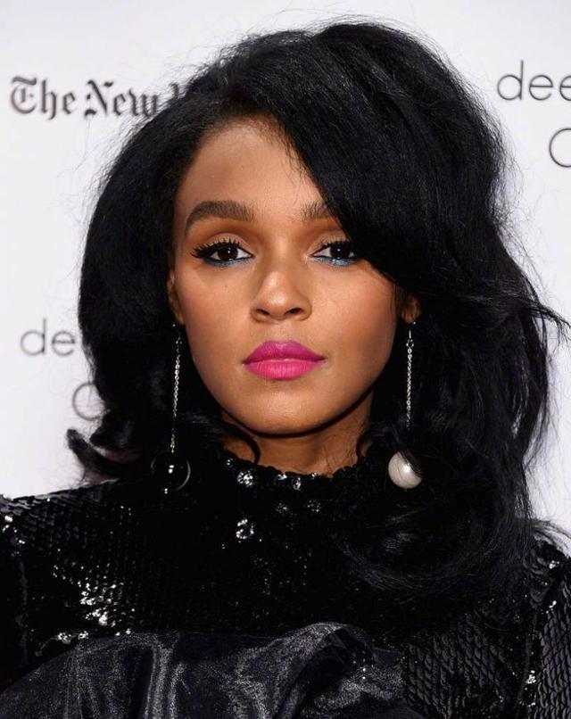 加奈儿·梦奈加盟迪士尼真人 CG结合的新版《小姐与流浪汉》电影