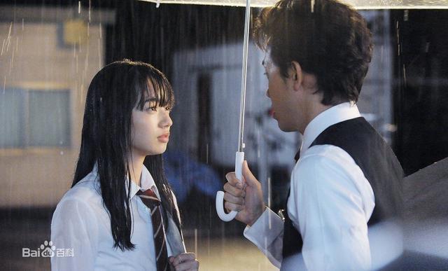 《恋如雨止》：17岁的小松菜奈恋上45岁的大泉洋，全程少女心爆棚