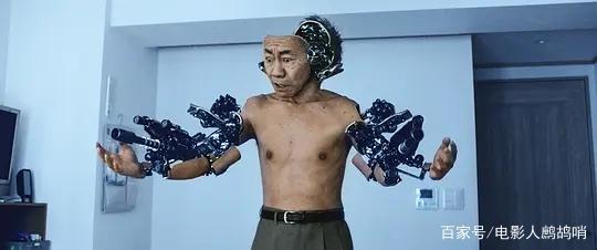 中年颓废男意外成为机械超人，拯救日本，也救赎自己失意的人生