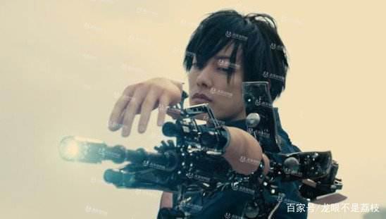 犬屋敷：绝症老头化身钢铁侠拯救地球