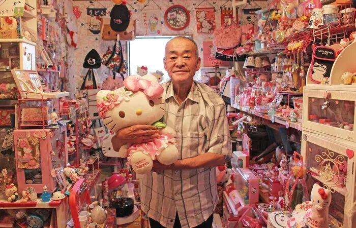 70岁爷爷花光百万退休金，全买HelloKitty，家人大怒要断绝关系