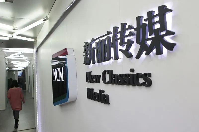 因为《庆余年》，这两个人走在了一起