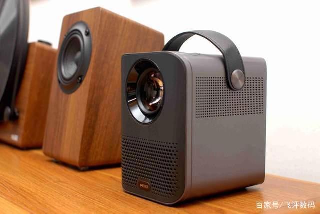 刻刻CekerD2Pro投影仪体验：不插电，也能随心看的全高清电影院