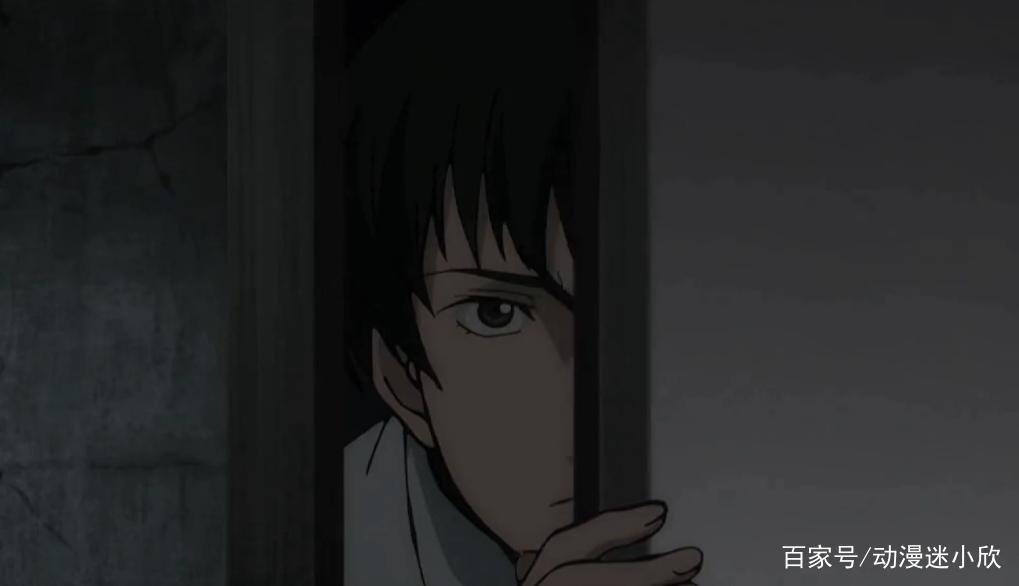 小帅哥惹上丑邻居,每天半夜被骚扰,男孩子也要保护好自己